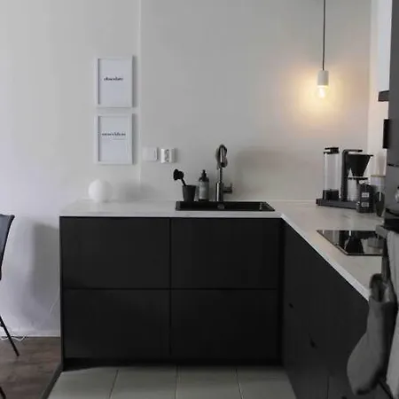 Lovely Two Unit With Free Parking *