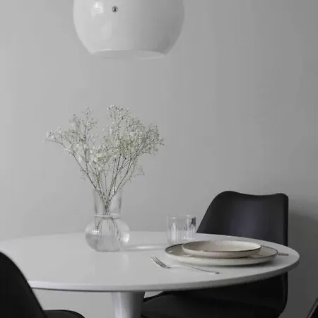 Lägenhet Lovely Two Unit With Free Parking *