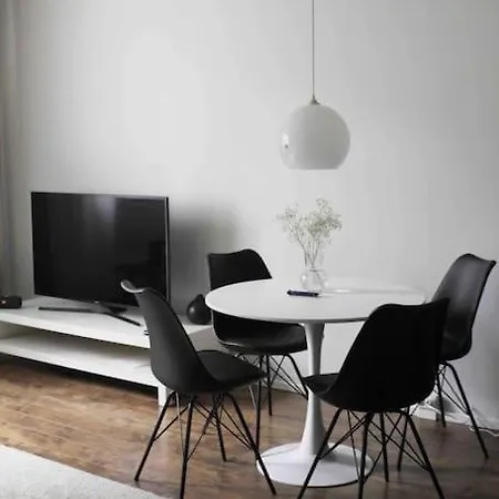 Lovely Two Unit With Free Parking *